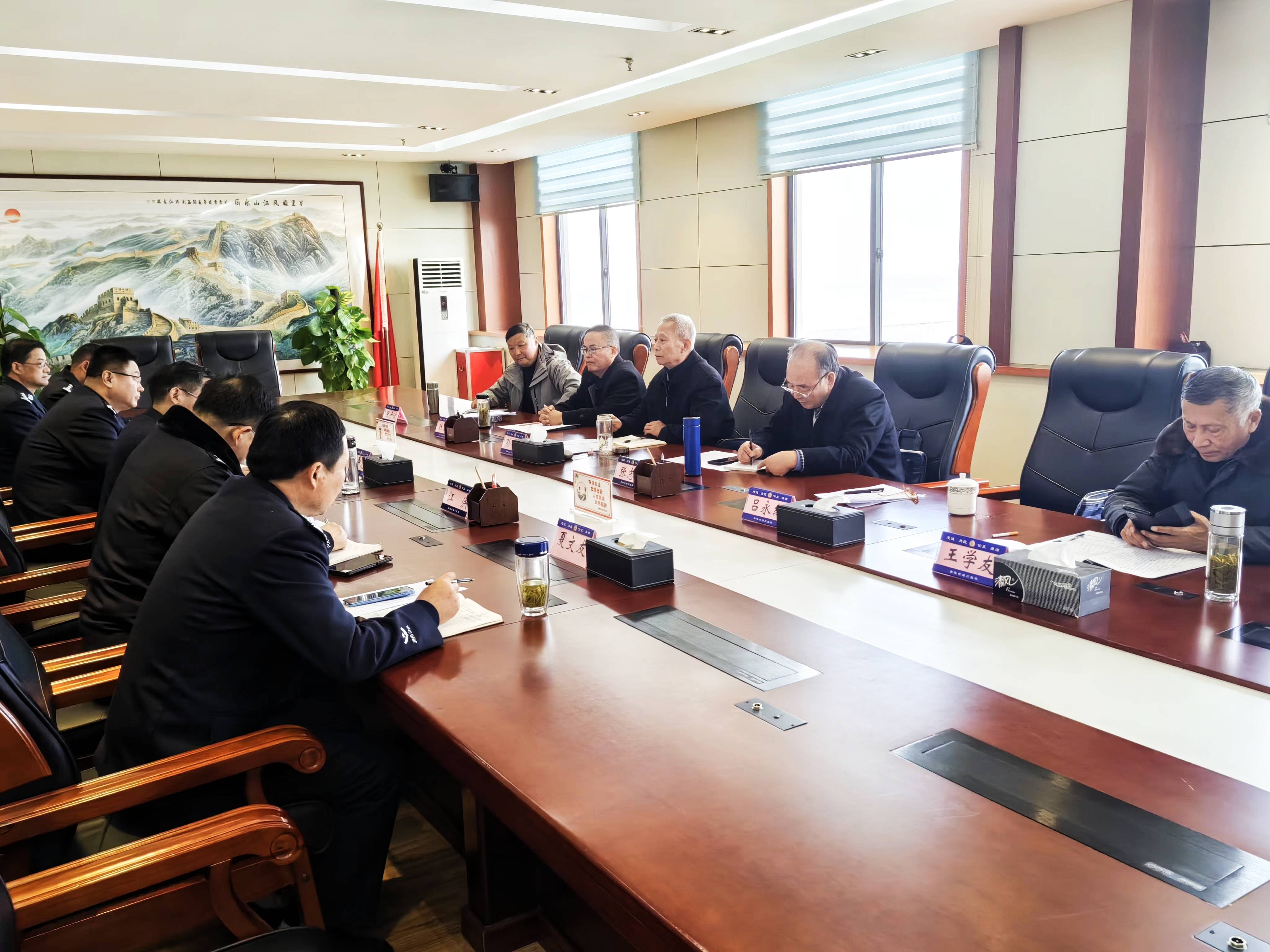 开展“用法施爱 护苗成长”送法进监狱活动