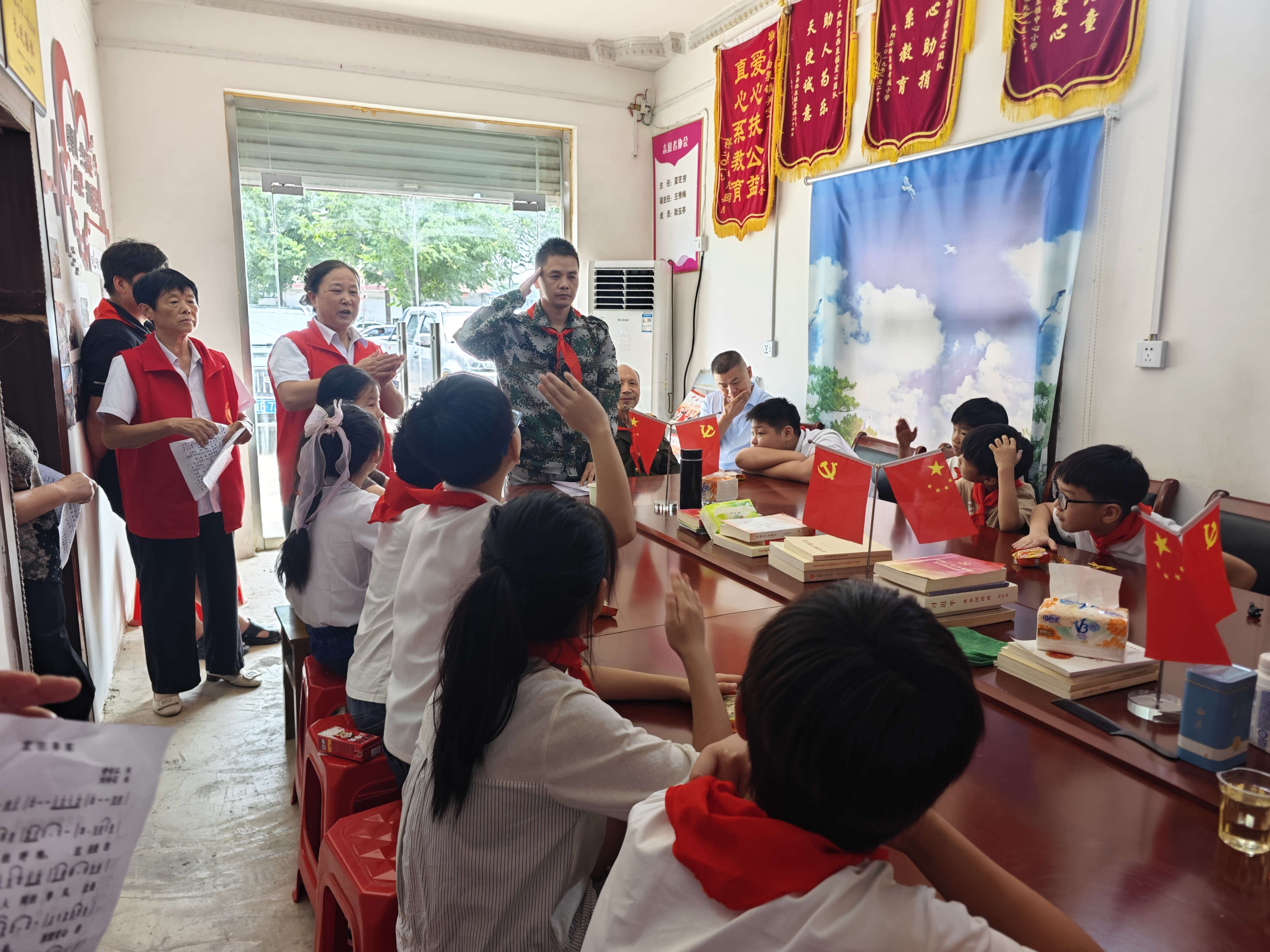凤阳县西泉镇关工委开展纪念“八一”建军节的活动